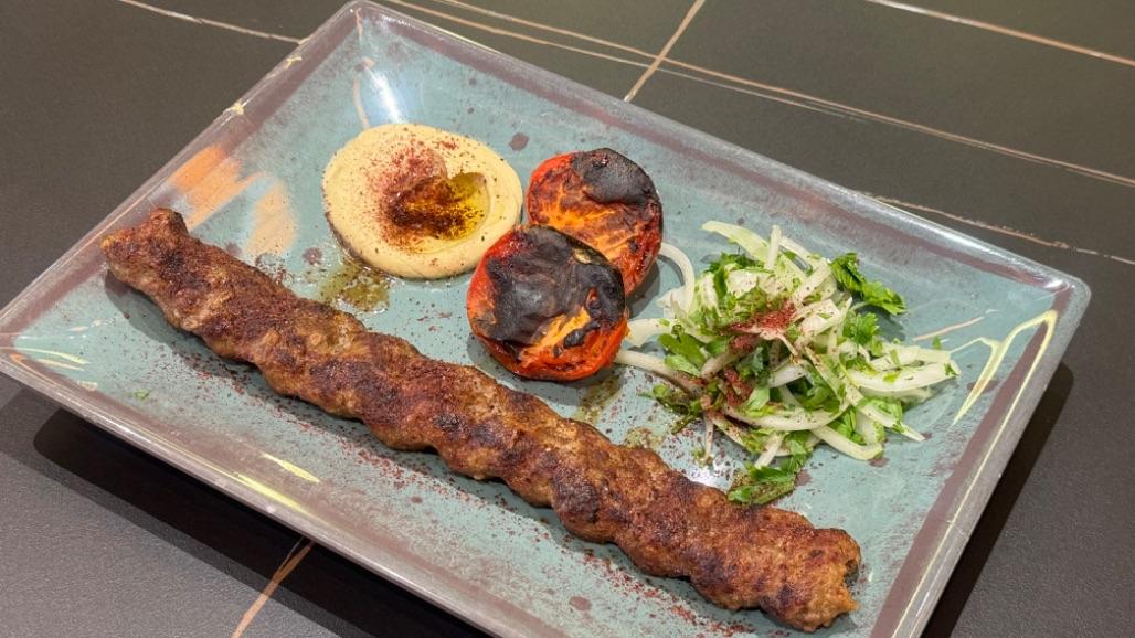 One Sikh Koobideh Kebab کباب کوبیده تک سیخ