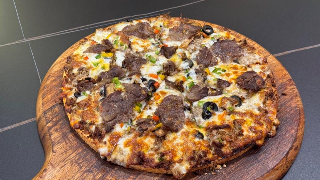 Steak and Garlic Truffle Pizza